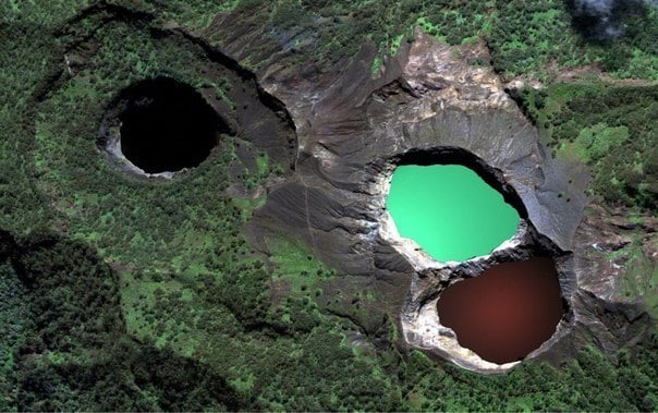 tri-colored-lakes-kelimutu